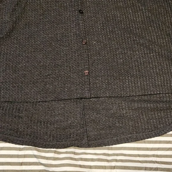 Gray Waffle Knit Hi-Low top - Picture 4 of 12